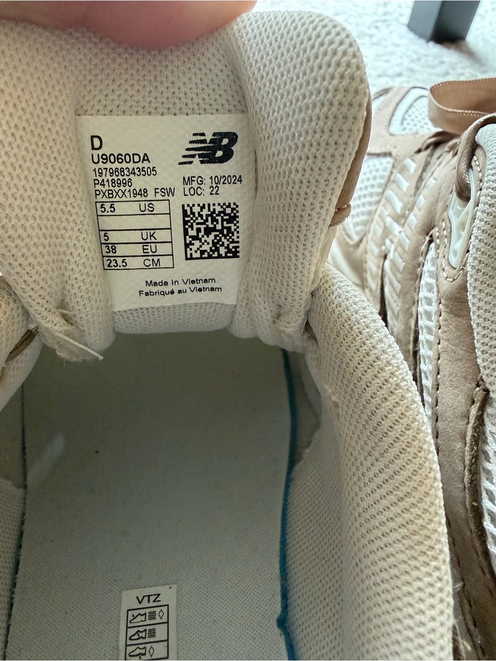 New Balance 9060 “Gold Medal Ribbon” not released in the US - Picture 6 of 6